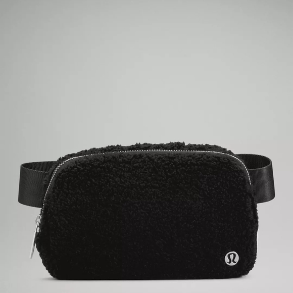 lululemon athletica Handbags - Lululemon Everywhere Fleece Belt Bag in Black NWT **DROPS 03/07/22**
